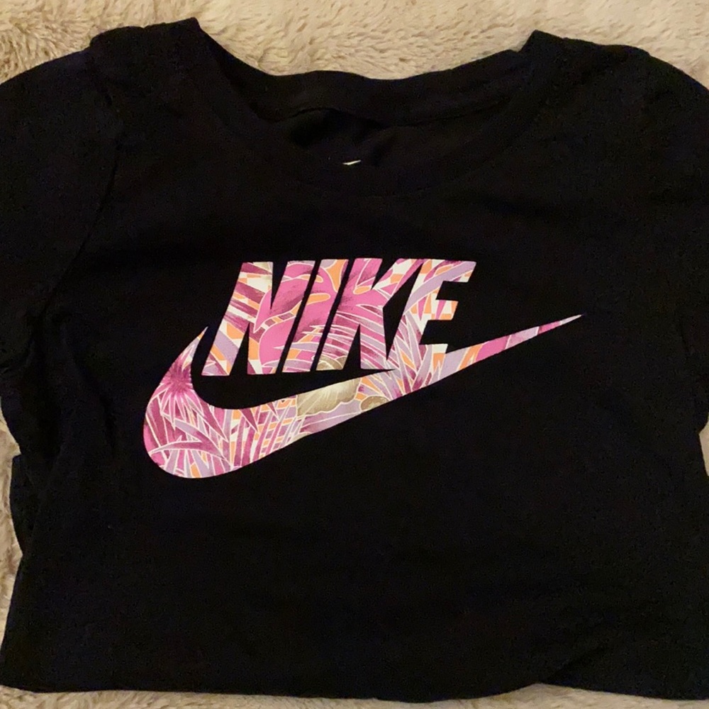 Girls nike workout shirt size small